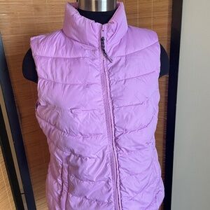 Women’s GAP Lavender purple sleeveless puffer jacket Medium